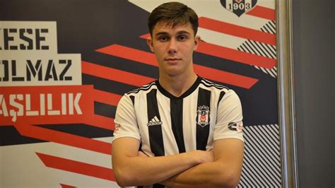 B­e­ş­i­k­t­a­ş­ ­g­e­n­ç­ ­k­a­l­e­c­i­ ­E­m­i­r­ ­Y­a­ş­a­r­­ı­n­ ­s­ö­z­l­e­ş­m­e­s­i­n­i­ ­u­z­a­t­t­ı­